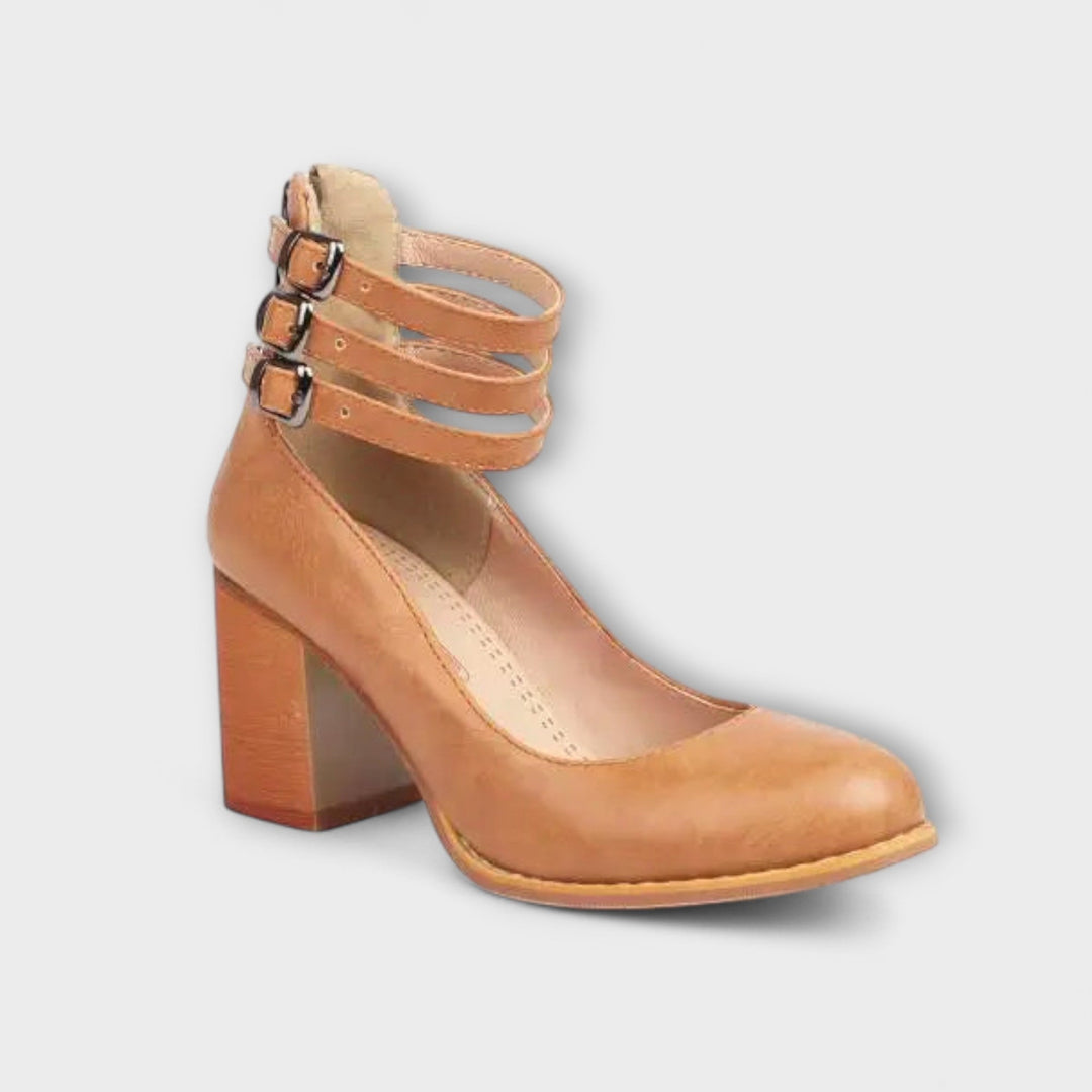 Alira – Pumps with Ankle Strap Design